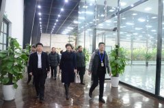 市總“送萬(wàn)福、進(jìn)萬(wàn)家”書(shū)法公益活動(dòng)走進(jìn)華紡