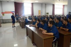 花布車間開展月度總結  細數(shù)精益生產