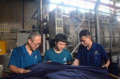 特整丙班氣流機(jī)組：三人七個(gè)機(jī)臺(tái)，班產(chǎn)三萬(wàn)五