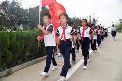 學(xué)生走進(jìn)企業(yè) 體驗(yàn)勞動美